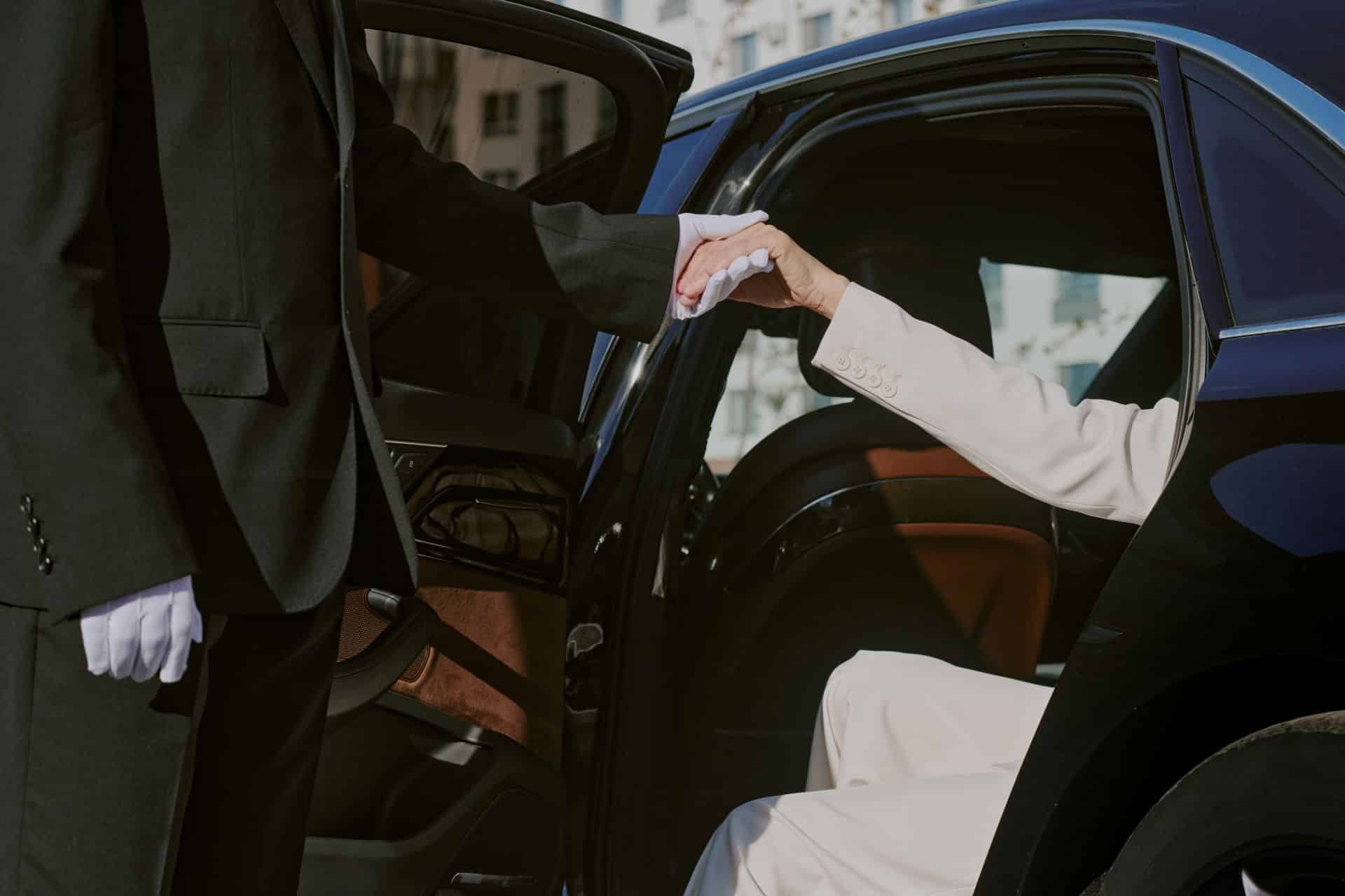 Explore beautiful Southampton by Limousine