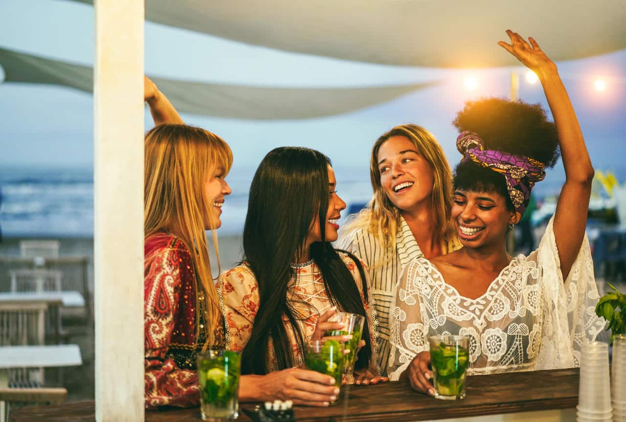 The Best Hamptons Bars for Cocktails, Sunsets & Late Nights